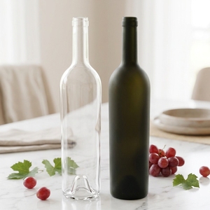 Bouteilles <span class=keywords><strong>de</strong></span> <span class=keywords><strong>vin</strong></span> rouge en verre transparent en promotion – Bouteilles <span class=keywords><strong>de</strong></span> <span class=keywords><strong>vin</strong></span> vides avec bouchon en liège ou bouchon à vis - Product Image 1