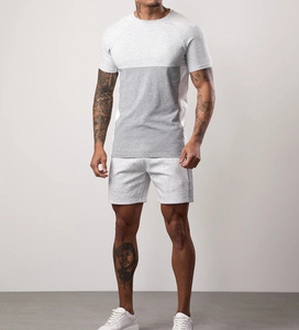 Ensemble T-shirt et short respirant haut de gamme pour homme avec empiècements contrastants – Tenue de sport athlétique 2 pièces à séchage rapide et écologique - Product Image 1