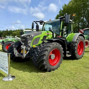 รถแทรกเตอร์ FENDT ประหยัดน้ำมัน ราคาประหยัด ล้อแข็งแรง เหมาะสำหรับพื้นที่เกษตรกรรมที่เป็นเนินและราบ พร้อมเครื่องยนต์และชิ้นส่วนประกอบแกนลูกปืน - Product Image 4