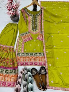 ชุดคุรตะพร้อมใส่สำหรับผู้หญิง ผ้าไหมชิโนน ตกแต่งด้วยงานปักเลื่อมอย่างประณีต ดีไซน์หรูหรา สไตล์ชาติพันธุ์ เหมาะสำหรับงานเทศกาลและงานปาร์ตี้ - Product Image 5