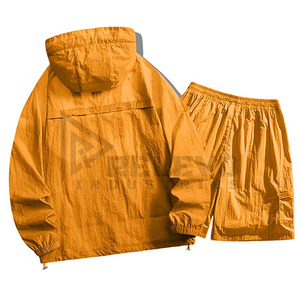 Conjunto Cortavientos Ligero con Capucha para Mujer Relevo Custom, Chaqueta con Cremallera Completa y Pantalones Cortos Cargo, Transpirable y de Secado Rápido - Product Image 6