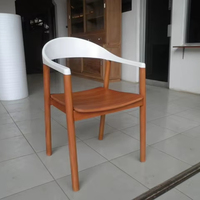 Fauteuil de salle à manger moderne Butterfly avec finition naturelle en bois de teck massif pour la salle à manger d'un appartement