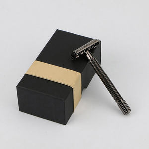 Maquinilla de Afeitar de Seguridad Premium para Hombre al por Mayor, Totalmente Personalizable, Mango Doble de Acero Inoxidable, Marca Privada OEM para un Afeitado Seguro - Product Image 5