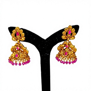 Pendientes Antiguos de Oro Sólido de 22k con Motivo de Lakshmi Hechos a Mano, Joyería de Boda con Esmeraldas Verdes y Perlas Naturales - Product Image 1