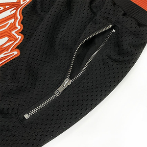 Shorts en mesh noir pour homme Private Citation avec bordure orange et imprimé numéro 4, style streetwear, taille à cordon de serrage - Product Image 3