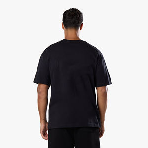 เสื้อยืดคอกลมแขนสั้นสีดำสำหรับผู้ชาย ทรงปกติ สวมใส่สบาย ผ้าเจอร์ซีย์เนื้อผ้าฝ้ายสีพื้น - Product Image 4