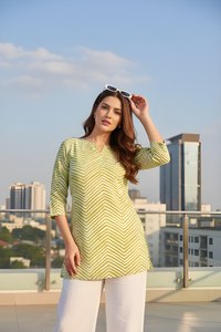 เสื้อทูนิคผ้าฝ้ายผสมลายเชฟรอนสีเขียวอ่อนสำหรับผู้หญิง คอกลม แขนสามส่วน ความยาวปกติ เย็บเต็มตัว ใส่ได้ทุกวัน - Product Image 3