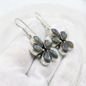 Boucles d'oreilles pendantes en argent fin 925 massif, serties à la main, avec pierre de labradorite et motifs floraux, pour femme - Product Image 3