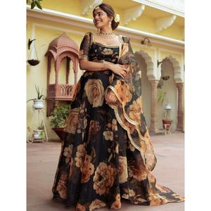 Lehenga choli พิมพ์ลายแบบดั้งเดิมสีดำ - Product Image 3