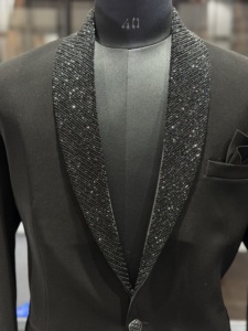 Blazer de smoking de créateur pour homme, col en V, orné de cristaux, coupe simple boutonnage, grande taille, coupe-vent et infroissable, idéal pour mariage - Product Image 3