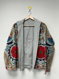 Veste Suzani d'hiver pour femmes, en velours de coton tissé, brodée à la main, légère, faite à la main, florale, bohème, ethnique, indienne, écologique - Product Image 3