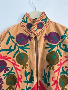 Veste bohème en velours orange moutarde Suzani, broderie florale, veste courte vintage faite à la main pour femmes, tenue d'hiver - Product Image 3
