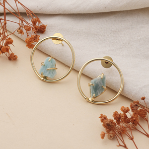 Boucles d'oreilles clous tendance en amazonite faites à la main, plaquées or 14 carats, en laiton, bijoux minimalistes pour femme, idéales pour les occasions festives - Product Image 3
