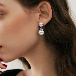 Pendientes Clásicos de Plata de Ley 925 con Perlas y Diamantes de Corte Pera, Diseño de Gota de Agua con Baño de Rodio, Joyería Fina - Product Image 4