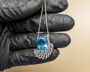 Colgante Idyllia con Diamante Azul Cultivado en Laboratorio, Plata 925, Collar Versátil y Elegante, Joyería de Boutique para Mujer - Product Image 2