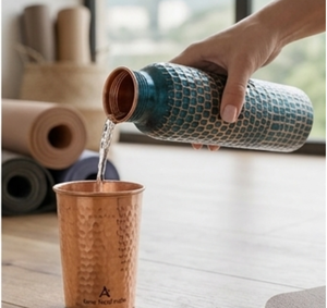 Botella de agua minimalista de cobre con patrón azul cobre de lujo, botella ecológica, elegante para uso diario, cocina y viajes. - Product Image 3