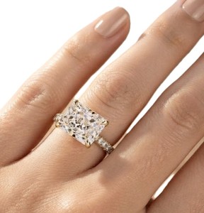 Bague de fiançailles en diamant de laboratoire taille radiant et taille rond, or massif 10K 14K 18K, design de joaillerie fine, certifié IGI, couleur DEF VVS - Product Image 5