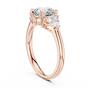 Impresionante Anillo de Tres Piedras de Moissanita con Corte Cojín para Mujer - Plata Chapada en Oro Rosa con Piedras Laterales de Corte Trillón, Anillo Nupcial - Product Image 2