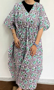 Vestido Kaftán de Algodón Estampado para Mujer con Diseño Artístico de Inspiración Tradicional y Silueta Fluida - Product Image 3