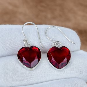 Boucles d'oreilles pendantes en argent sterling 925 massif avec grenat rouge en forme de cœur, serties à la main, pour femme, idéales pour un anniversaire - Product Image 3