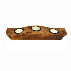 Portavelas de madera artesanal con tres inserciones redondas de metal, centro de mesa de decoración rústica estilo granja para comedor. - Product Image 6