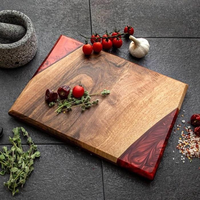 Planche à découper personnalisée en résine époxy bleue, finition vague océanique unique, fabriquée en bois d'acacia durable