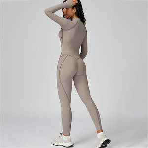 Ensemble de yoga tendance pour femme : débardeur court vert perroquet sans manches et short cycliste moulant sans coutures - Product Image 5