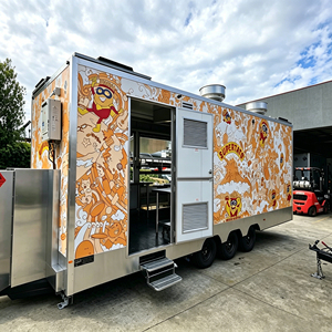 Food Truck con Vetrina Refrigerata Esterna e Cucina Commerciale Completamente in Acciaio Inox per Patatine Fritte e Fast Food - Product Image 3