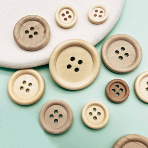 Botón Redondo de Madera Natural de Alta Calidad, Sostenible, con 4 Agujeros, para Ropa - Product Image 6