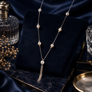 Collier à pampilles en perles d'eau douce, chaîne tendance, pendentif long minimaliste pour femme, idéal pour les fêtes et mariages - Product Image 1