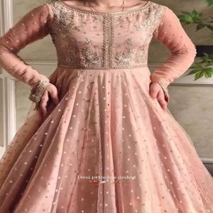 Robe Georgette VASTRA COTTAGE avec broderie de fils et Lehenga assorti, Dupatta en tulle papillon – Ensemble élégant pour soirée - Product Image 2
