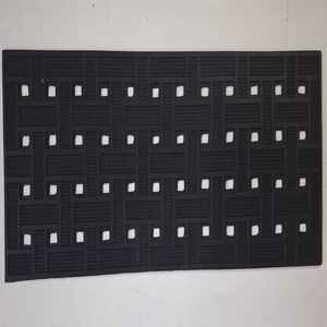 แผ่นรองกันลื่นแบบเป็นมิตรกับสิ่งแวดล้อม ทนทาน กันลื่น ซักล้างได้ ยางสีดำ ดีไซน์ลายไม้ปาร์เก้ แบบกล่อง หนา 5 มม. ขนาด 25x75 ซม. - Product Image 1