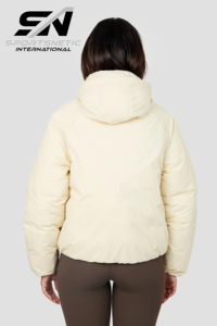 Veste d'hiver rembourrée personnalisée pour femmes, de haute qualité, décontractée, ultra-chaude, respirante, enduite, durable, imperméable, à capuche, pour l'extérieur - Product Image 4