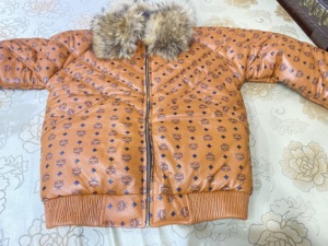 MCM Cognac Visetos Monogramm Leder-Bomberjacke & Mützen-Set - Product Image 5