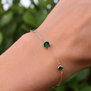 Bracelet en or jaune avec pierres précieuses vertes émeraude - Product Image 2