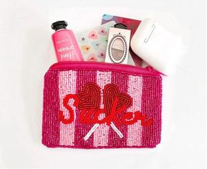 Monedero con bordado de cuentas en forma de corazón. Este monedero con cuentas de semillas en forma de corazón es la combinación perfecta de estilo y comodidad. - Product Image 4