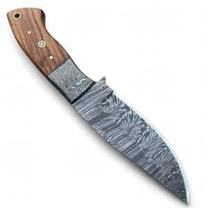 Herramienta Utilitaria para Exteriores de Acero de Damasco con Patrón de Plumas Hecho a Mano, Bolster de Damasco y Mango de Madera de Nogal - Product Image 6