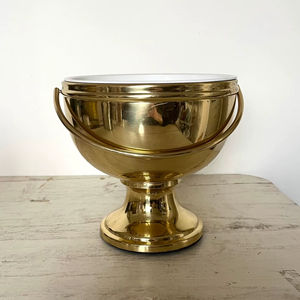 ถังน้ำแข็งทรงสูงสีทองพร้อมหูจับแบบวงแหวน เหมาะสำหรับบาร์หรูในบ้าน งานอีเว้นท์ ใช้สำหรับแช่และจัดแสดงเครื่องดื่มค็อกเทล นำเข้าจากอินเดีย - Product Image 1