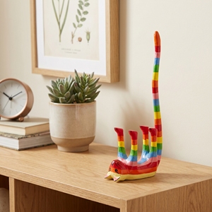 Statue de chat en bois arc-en-ciel de taille moyenne, figurine d'animal en bois d'albizia, artisanat coloré peint à la main, décoration d'intérieur, ornement, cadeau - Product Image 4