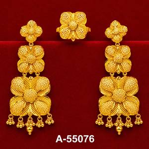 Pendientes de Lujo Chapados en Oro con Colgantes de Cuentas de Coral en Forma de Corazón A-55074 - Product Image 3