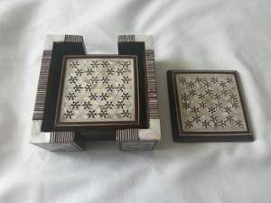 Ensemble de sous-verres égyptiens incrustés de nacre, 5 pièces, en bois de hêtre fait main, design unique, motif floral carré - Product Image 3