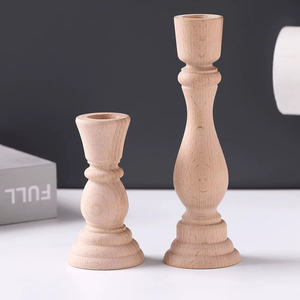 Porte-bougie en bois traditionnel pour une décoration intérieure classique, style vintage fait main, pièce de table en bois naturel - Product Image 1
