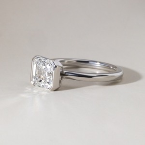 Anillo de Compromiso Sostenible con Diamante Cultivado en Laboratorio de 2 Quilates, Corte Asscher, Media Montura, Oro de 14K, Certificado IGI - Product Image 3