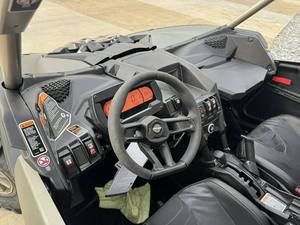 PRÊT À TRAVAILLER 2026 <span class=keywords><strong>Can</strong></span>-<span class=keywords><strong>Am</strong></span> Maverick <span class=keywords><strong>X3</strong></span> X MR TURBO RR 72 UTV - Product Image 3