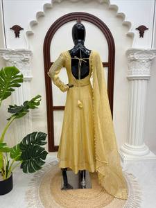 ชุดเดรส Anarkali สีเหลืองผ้าจอร์เจตต์ปักลายสไตล์อินเดีย-ปากีสถาน ยาวกรอมพื้น เนื้อผ้านุ่ม ซับในไมโครไฟเบอร์ แห้งเร็ว เหมาะสำหรับงานแต่งงานและงานปาร์ตี้ - Product Image 6