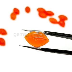 Piedra tallada a mano de cornalina natural con forma de labios, 15mm 9mm, amuleto de beso, piedra suelta tallada para fabricación de joyas, precio al por mayor, a granel - Product Image 2