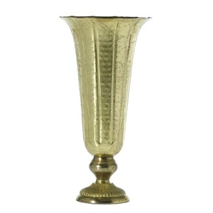 Jarrón de Metal Dorado Martillado Artesanal, Urna Decorativa Floral para Decoración de Interiores y Hogares de Alta Gama, Centro de Mesa para Bodas - Product Image 1