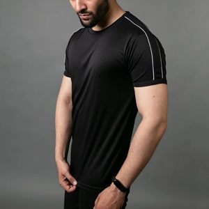 T-shirt décontracté pour homme en coton 100% noir uni à col rond, manches courtes, tricoté, séchage rapide, respirant, coupe classique, avec logo frontal - Product Image 2