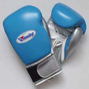 ถุงมือชกมวยคุณภาพสูงสั่งทำพิเศษ สวมใส่สบายพร้อมสายรัดปรับได้ ผลิตจากหนังแท้ สีฟ้าและสีขาว - Product Image 6