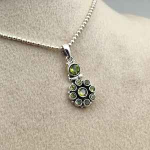 Colgante de Peridoto Natural en Racimo, Plata de Ley 925, Gema Verde, Piedra de Nacimiento de Agosto, Joyería Hecha a Mano, Regalo - Product Image 5